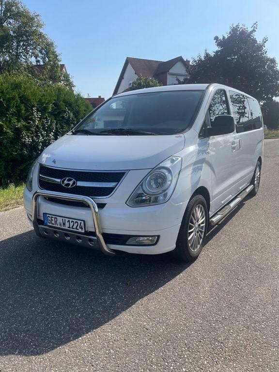 Weiß Gebraucht 2012 Hyundai H-1 Van / Kleinbus | 11.900 € (Fairer Preis) - Bild 1/4