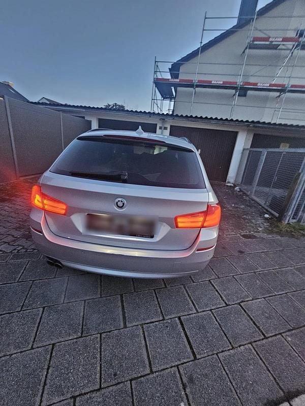 Gebraucht BMW 530 245 PS (180 kW) 2011 Grau Kombi