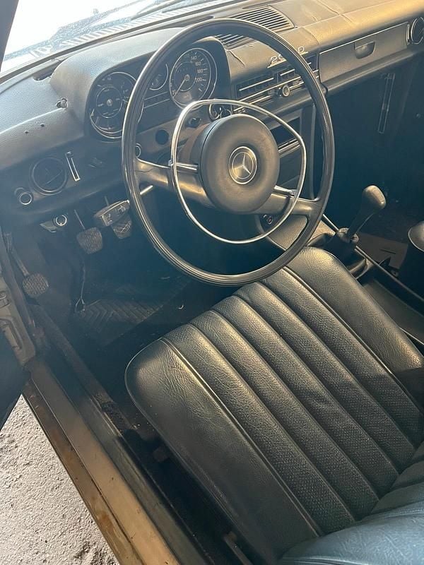 Gebraucht Mercedes 200 55 PS (40 kW) 1971 Limousine