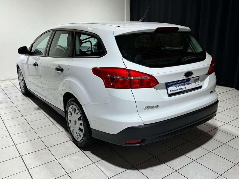 Gebraucht Ford Focus Ambiente 101 PS (74 kW) 2015 Weiß Kombi