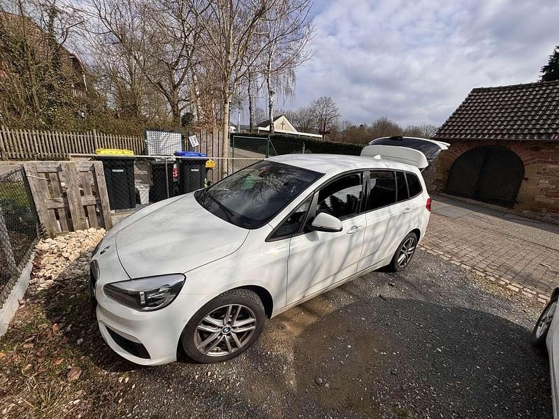 Weiß Gebraucht 2017 BMW 216 Van / Kleinbus | 13.350 € (Etwas zu teuer) - Bild 1/4