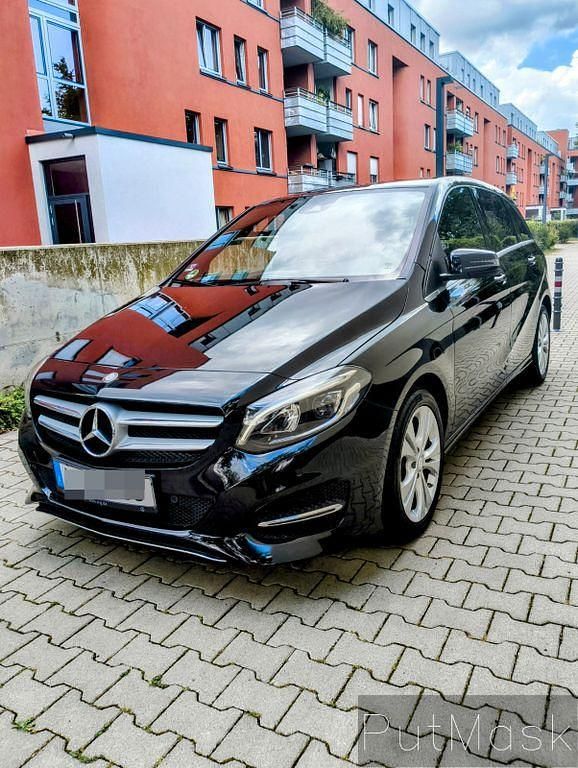 Schwarz Gebraucht 2016 Mercedes B180 Van / Kleinbus | 14.800 € (Guter Preis) - Bild 1/4