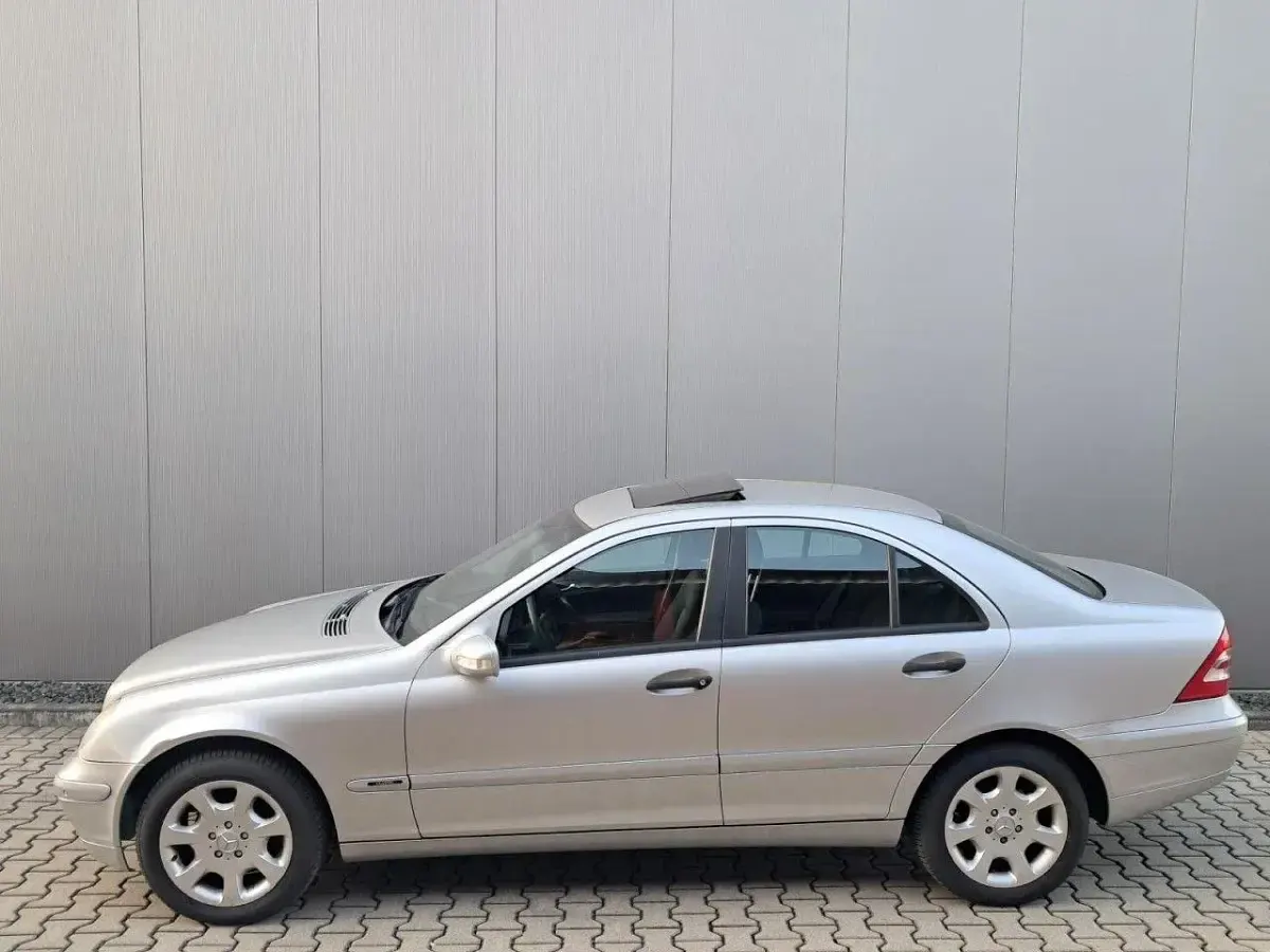 Gebraucht Mercedes C180 143 PS (105 kW) 2003 Silber Limousine