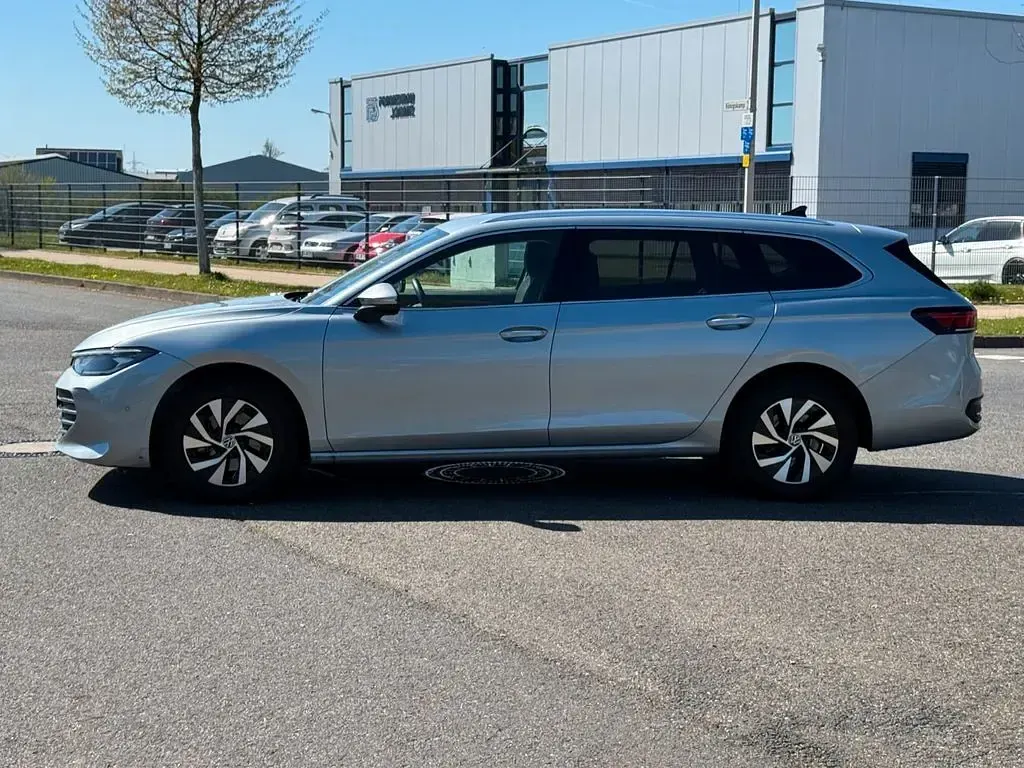 Gebraucht VW Passat Business 150 PS (110 kW) 2024 Silber Kombi