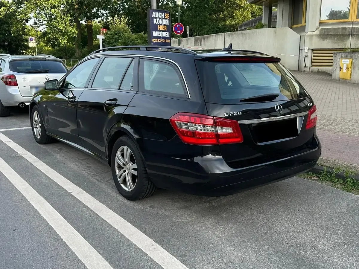 Gebraucht Mercedes E220 170 PS (125 kW) 2011 Schwarz Kombi