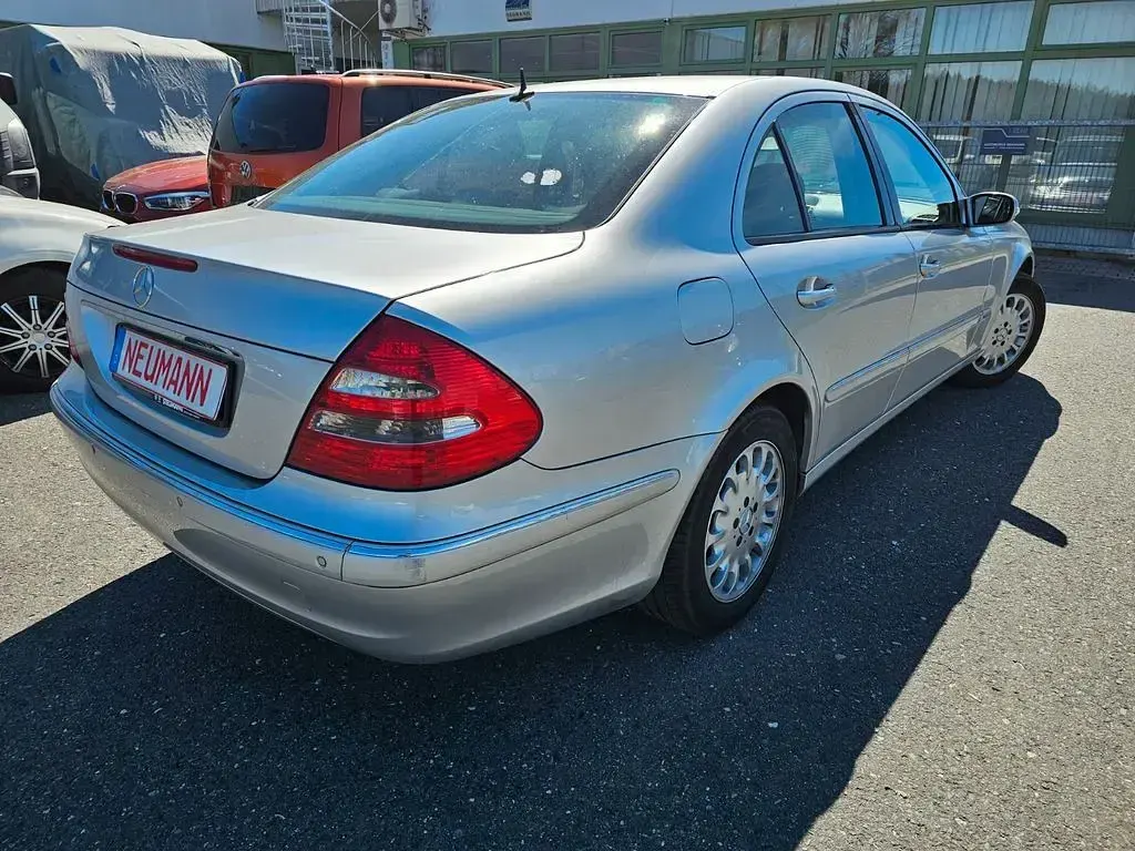 Gebraucht Mercedes E220 Elegance 150 PS (110 kW) 2003 Silber Limousine