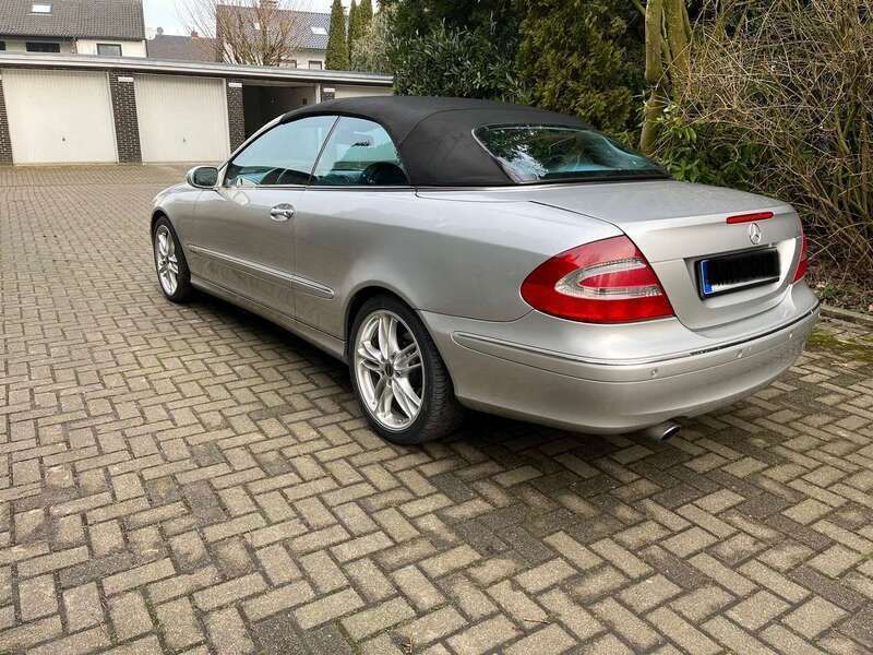 Silber Gebraucht 2003 Mercedes CLK200 Cabrio | 5.300 € (Fairer Preis) - Bild 1/4