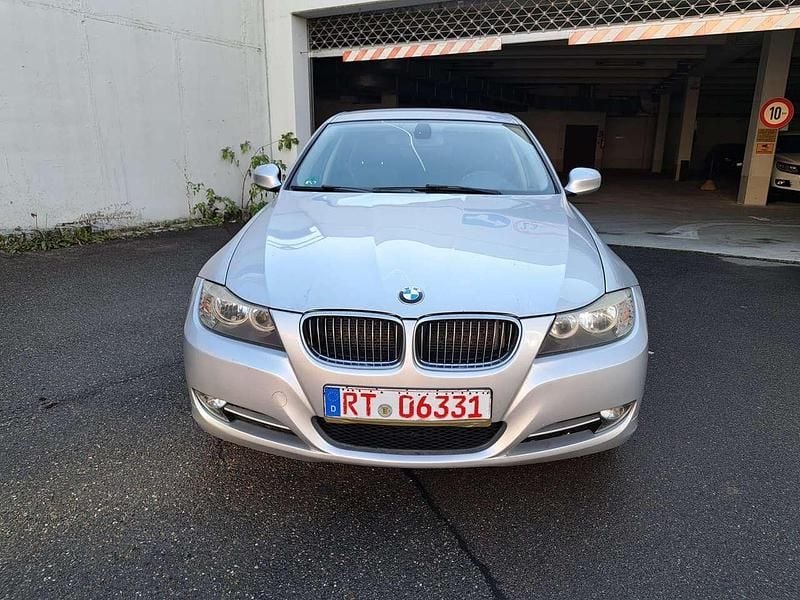 Gebraucht BMW 318 143 PS (105 kW) 2011 Titansilber metallic Kombi