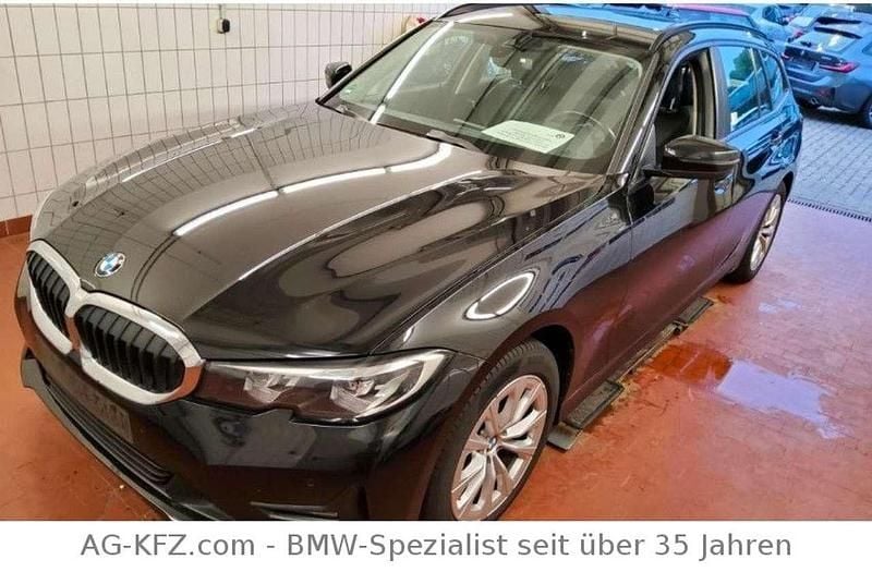 Schwarz Gebraucht 2022 BMW 318 Advantage Kombi | 16.950 € (Guter Preis) - Bild 1/4
