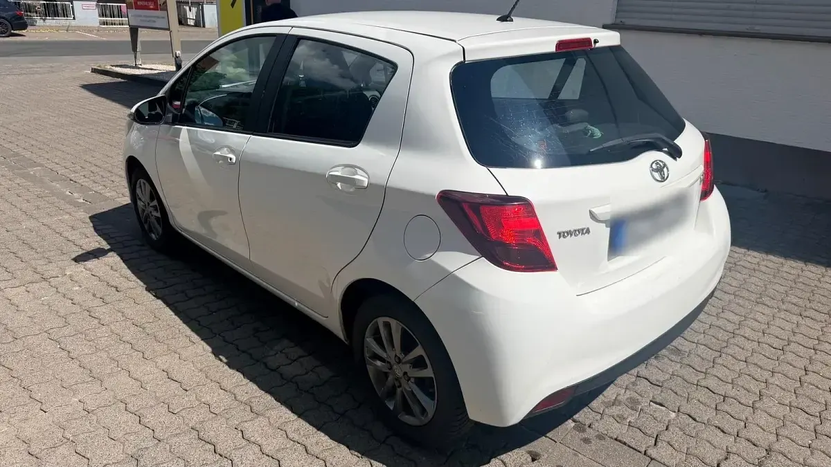 Gebraucht Toyota Yaris 69 PS (50 kW) 2016 Weiß Kleinwagen