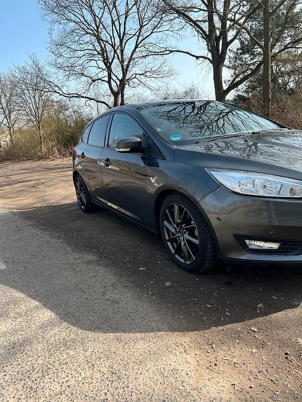 Gebraucht Ford Focus 125 PS (91 kW) 2017 Schwarz Kleinwagen