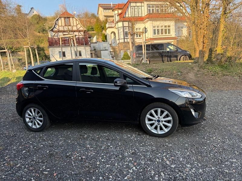 Gebraucht Ford Fiesta Titanium 101 PS (74 kW) 2017 Schwarz Kleinwagen