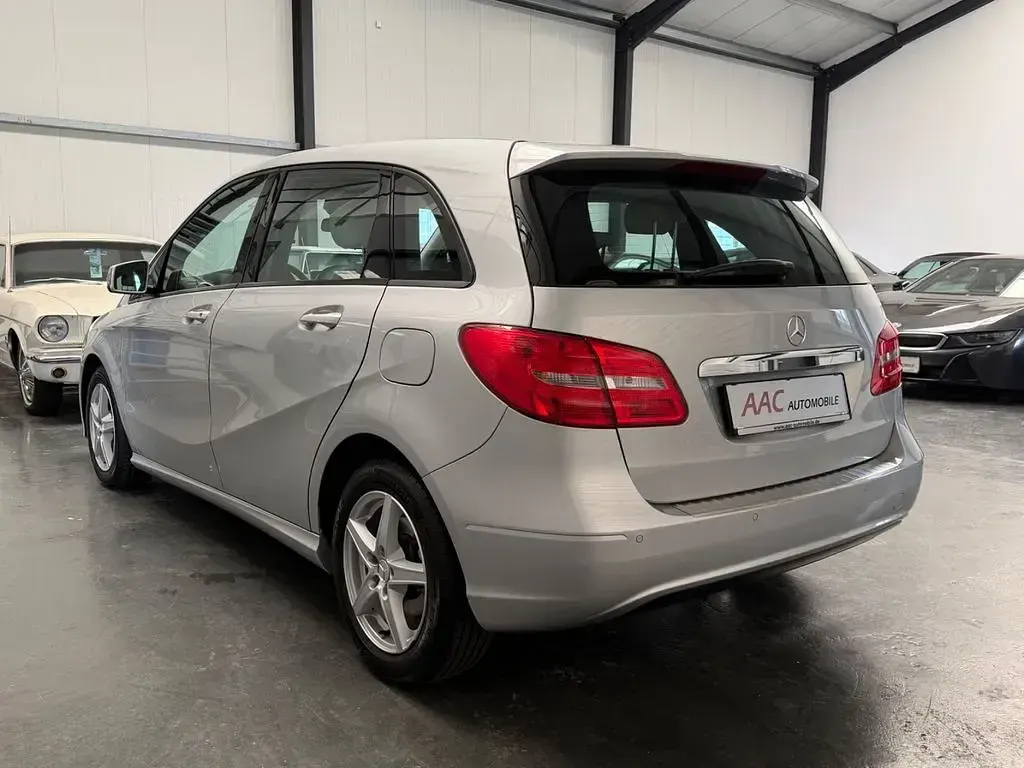 Gebraucht Mercedes B200 156 PS (114 kW) 2013 Silber Kleinwagen