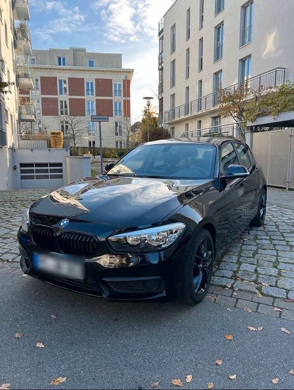 Schwarz Gebraucht 2017 BMW 118 Sport Line Kleinwagen | 10.000 € (Superpreis) - Bild 1/4