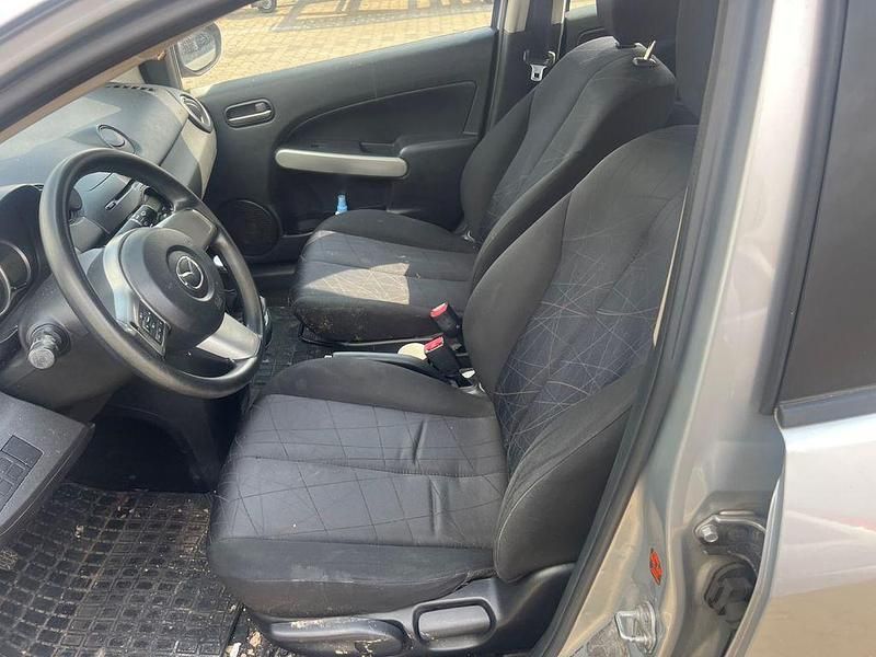 Gebraucht Mazda 2 Center-Line 95 PS (69 kW) 2011 Silber Kleinwagen