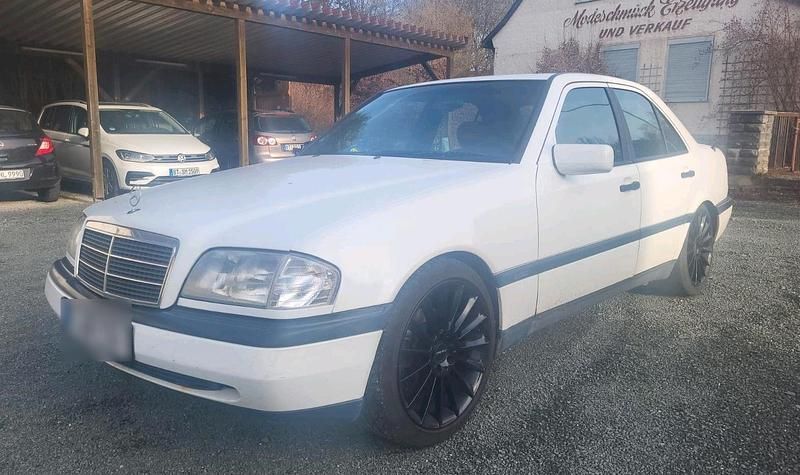 Gebraucht Mercedes C180 122 PS (89 kW) 1995 Weiß Limousine