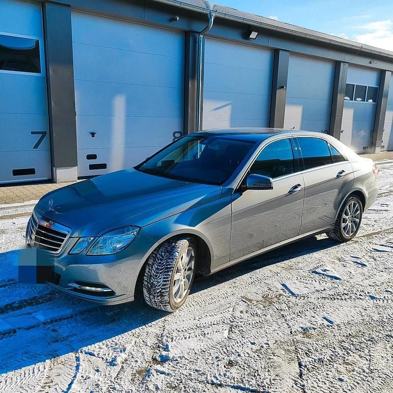 Grau Gebraucht 2012 Mercedes E300 Limousine | 6.999 € (Guter Preis) - Bild 1/4
