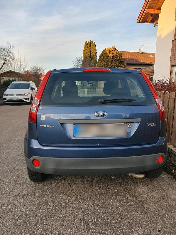 Gebraucht Ford Fiesta 69 PS (50 kW) 2006 Blau Kleinwagen