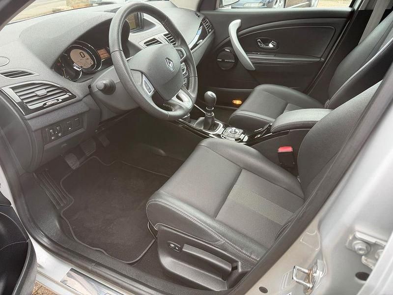 Gebraucht Renault Mégane III Bose Edition 131 PS (96 kW) 2012 Silber Limousine