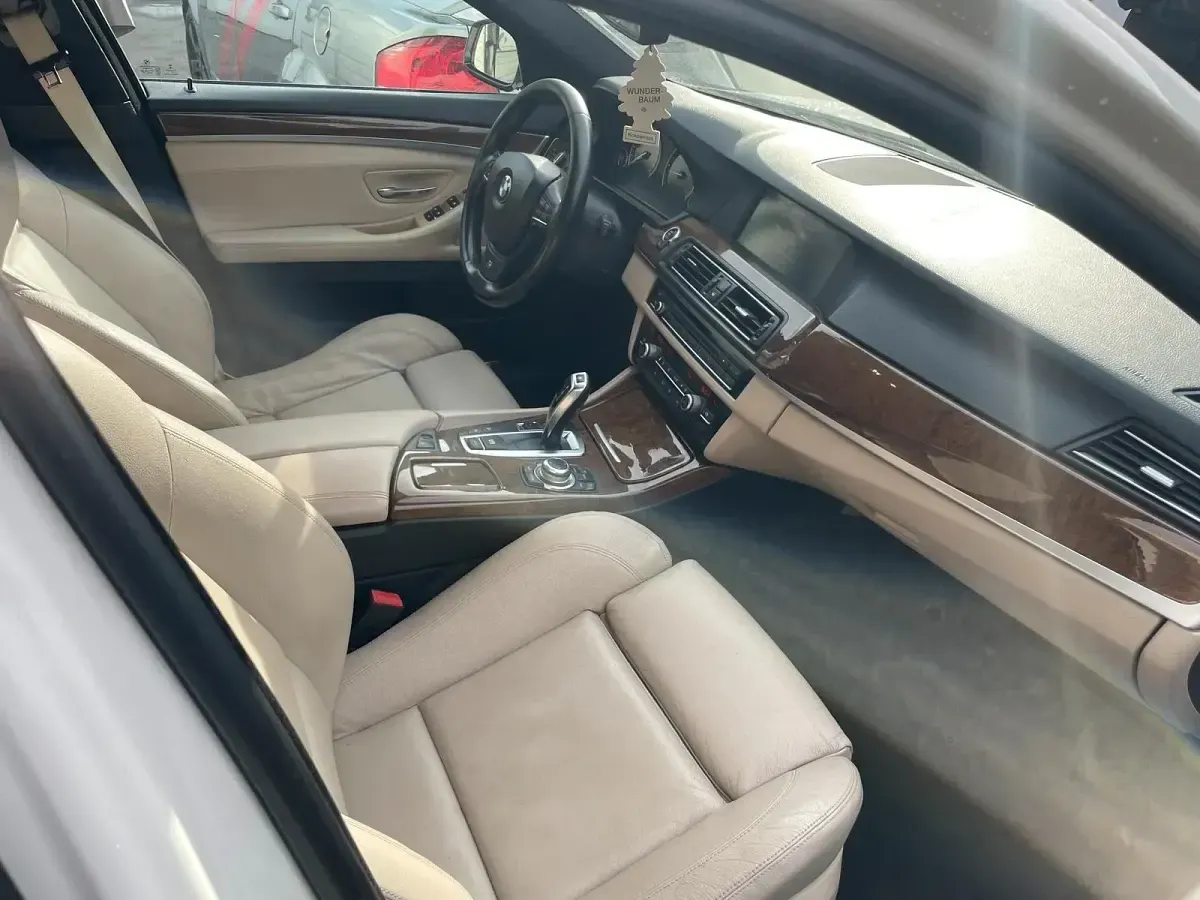 Gebraucht BMW 530 M Sport 258 PS (189 kW) 2011 Weiß Limousine