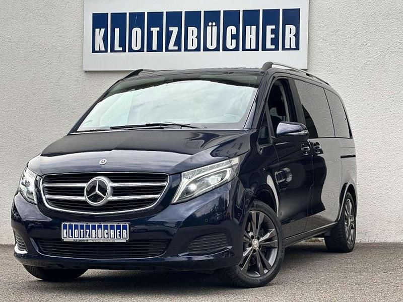 Blau Gebraucht 2018 Mercedes V220 Van / Kleinbus | 32.500 € (Fairer Preis) - Bild 1/4