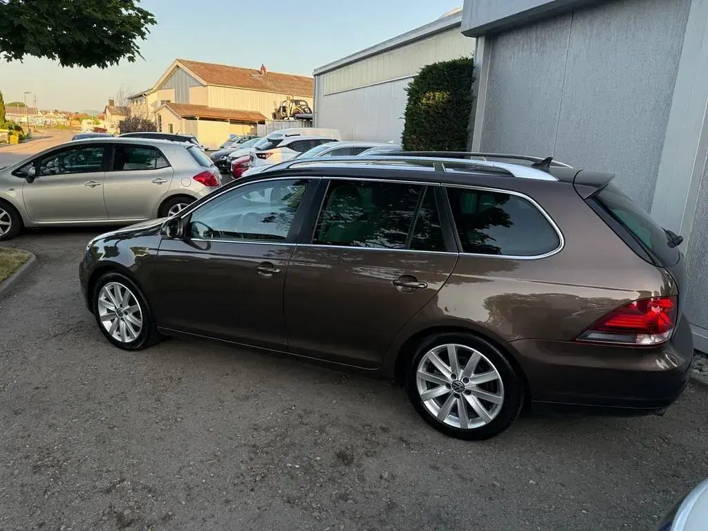 Gebraucht VW Golf VI 105 PS (77 kW) 2010 Braun Kleinwagen