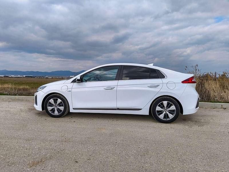 Gebraucht Hyundai Ioniq Trend 105 PS (77 kW) 2019 Weiß Kleinwagen