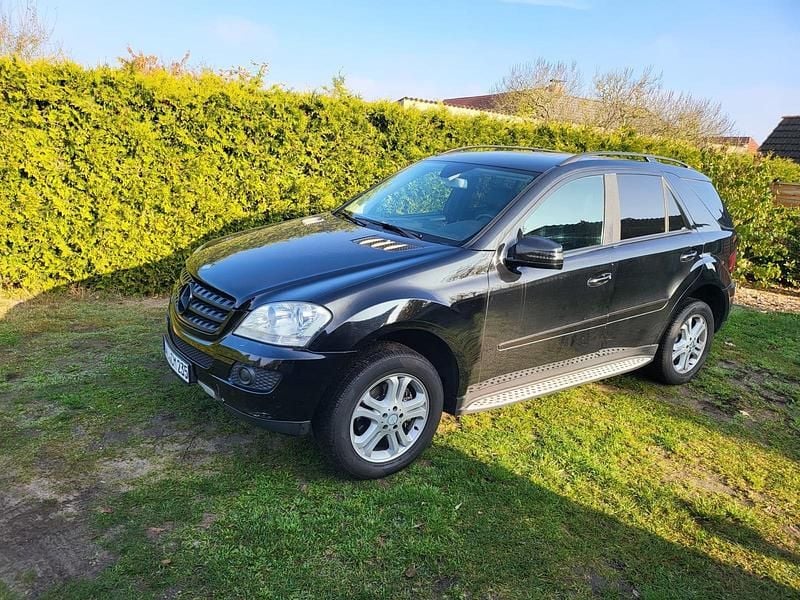 Schwarz Gebraucht 2006 Mercedes ML280 SUV | 9.500 € (Teuer) - Bild 1/4