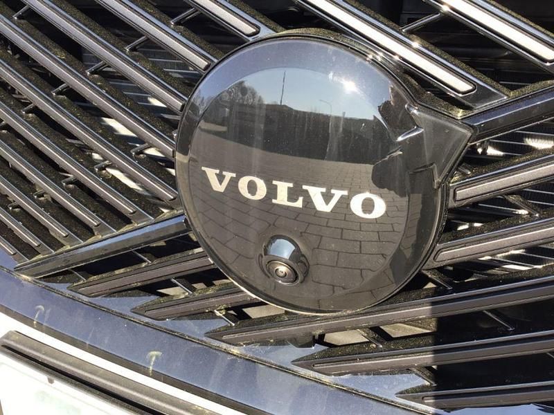 Neu Volvo XC60 Plus 253 PS (186 kW) 2026 Grau SUV