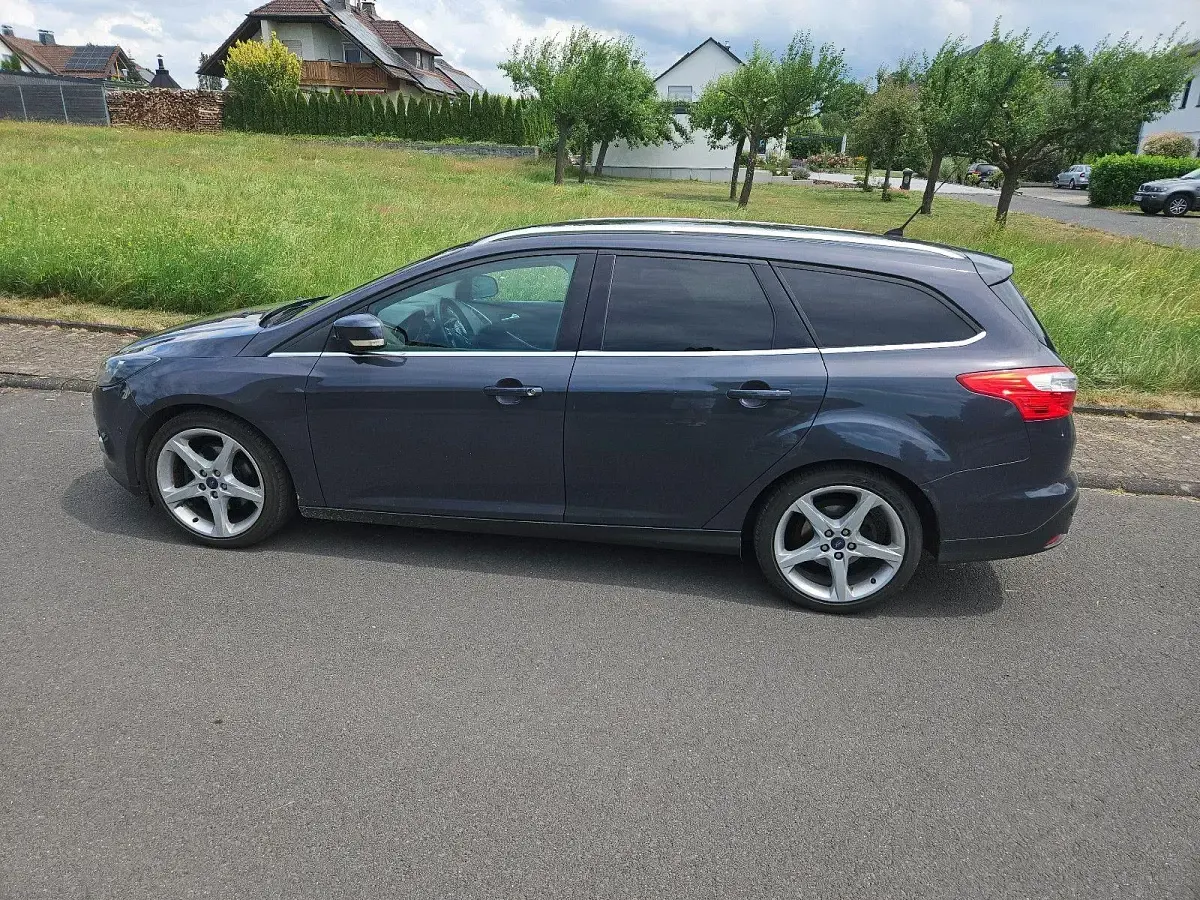 Gebraucht Ford Focus Titanium 150 PS (110 kW) 2011 Grau Kombi