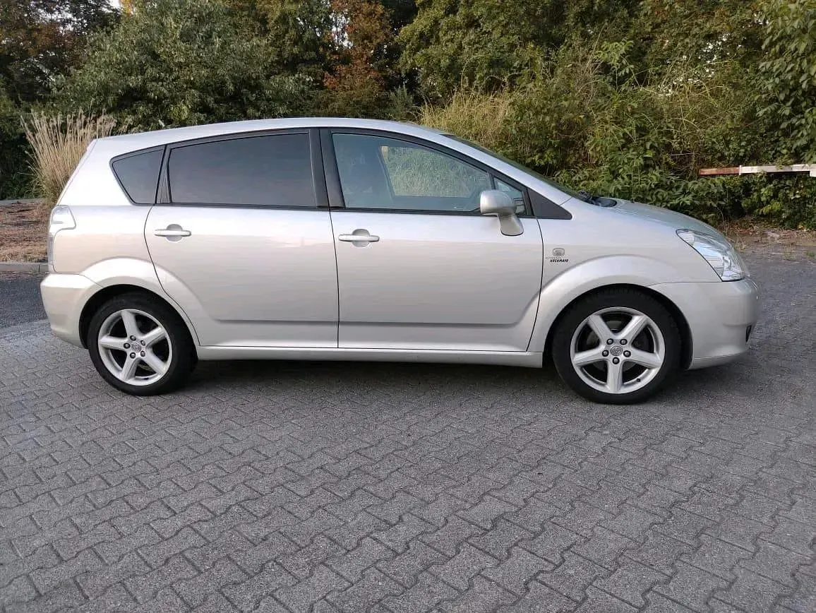 Gebraucht Toyota Corolla Verso 129 PS (94 kW) 2007 Silber Van / Kleinbus