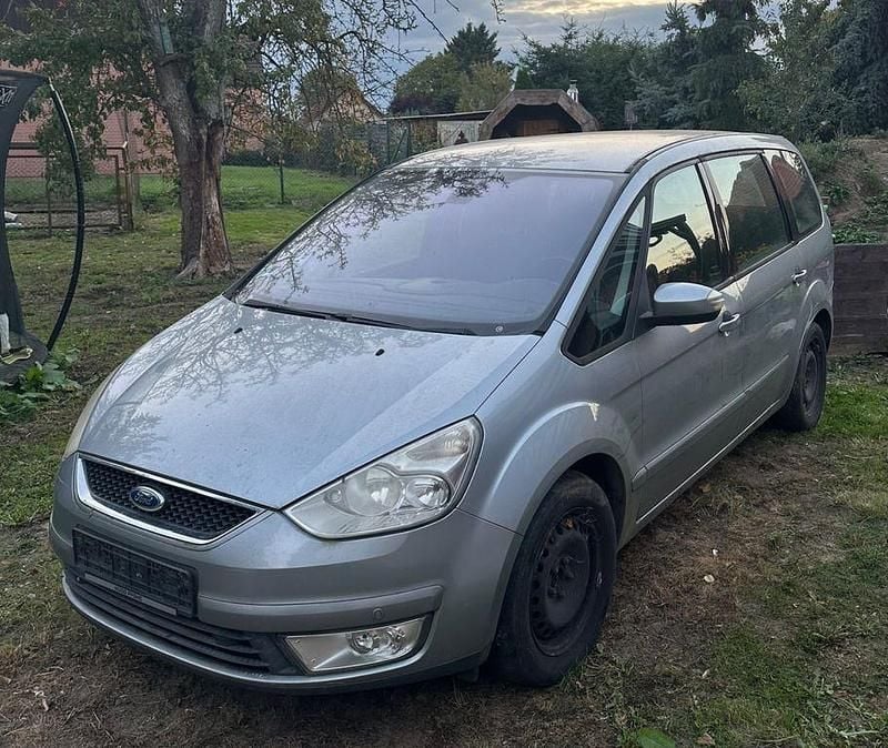 Silber Gebraucht 2008 Ford Galaxy Titanium Van / Kleinbus | 2.499 € (Superpreis) - Bild 1/4