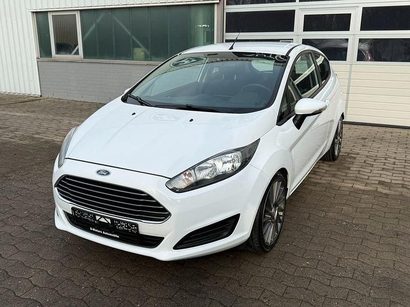 Gebraucht Ford Fiesta Trend 80 PS (58 kW) 2013 Weiß Kleinwagen
