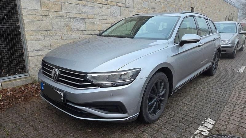 Grau Gebraucht 2020 VW Passat Business Kombi | 16.500 € (Guter Preis) - Bild 1/4
