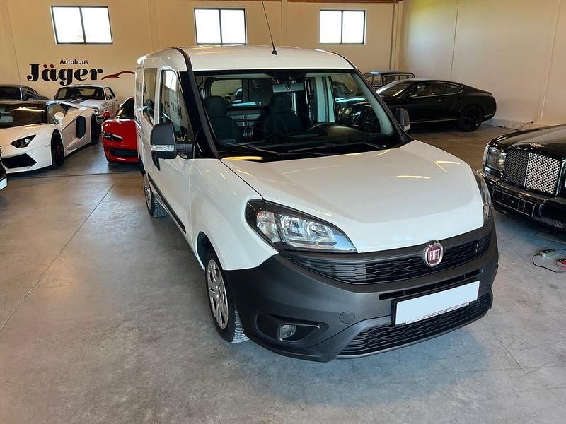 Weiß Gebraucht 2018 Fiat Doblò Basis Van / Kleinbus | 7.950 € (Fairer Preis) - Bild 1/4