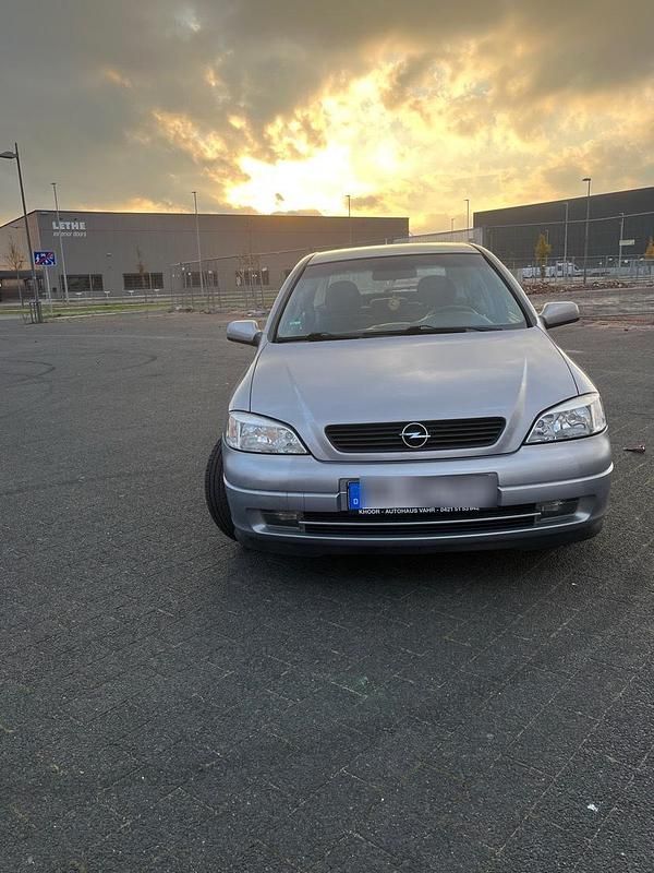 Silber Gebraucht 2002 Opel Astra Limousine | 1.400 € (Guter Preis) - Bild 1/4