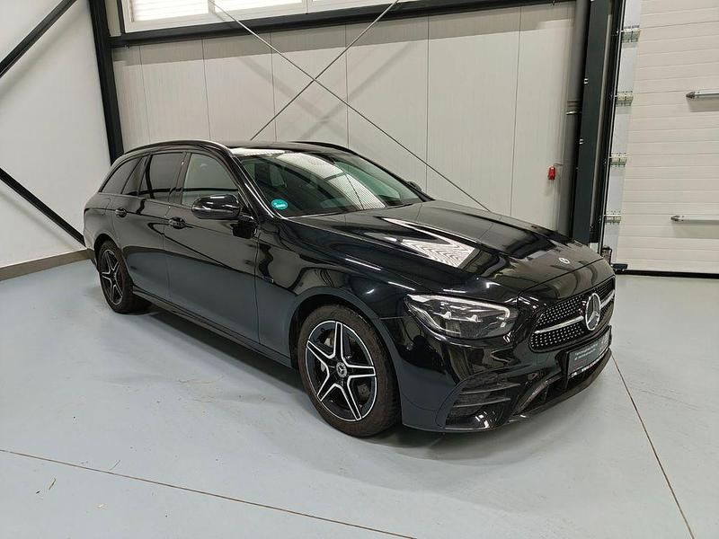 Schwarz Gebraucht 2021 Mercedes E300 AMG line Limousine | 24.489 € (Guter Preis) - Bild 1/4