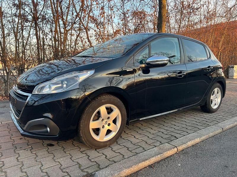Gebraucht Peugeot 208 Style 83 PS (61 kW) 2018 Schwarz Kleinwagen