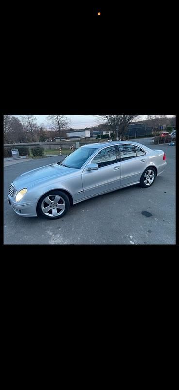 Gebraucht Mercedes E300 Avantgarde 211 PS (155 kW) 2009 Silber Limousine