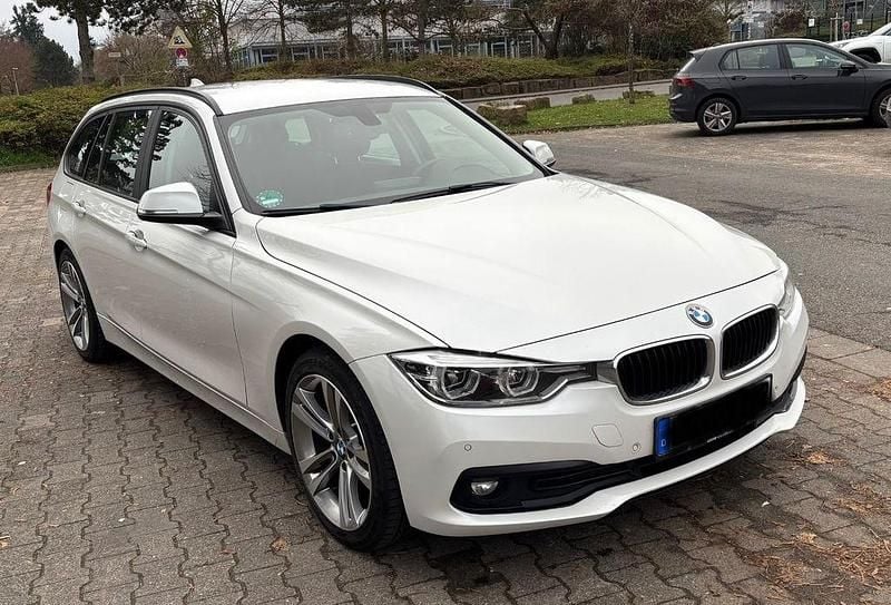 Weiß Gebraucht 2015 BMW 320 Advantage Kombi | 11.400 € (Guter Preis) - Bild 1/4