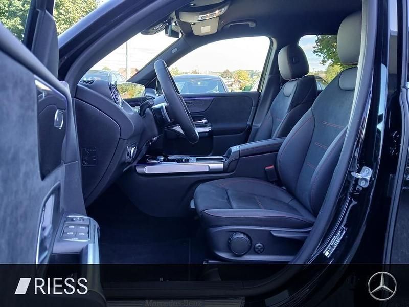 Gebraucht Mercedes GLB200 AMG 150 PS (110 kW) 2025 Metalliclack kosmosschwarz SUV