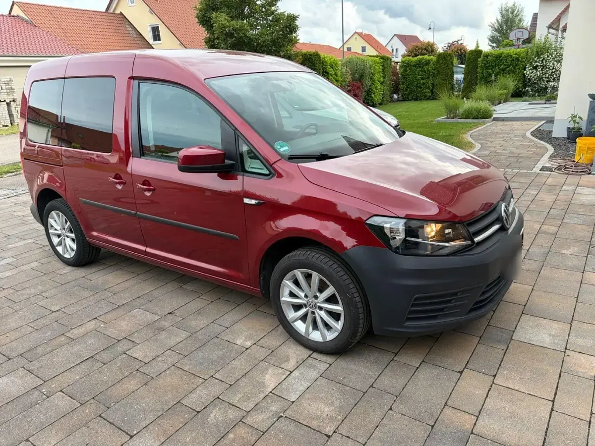Gebraucht VW Caddy Trendline 102 PS (75 kW) 2017 Rot Van / Kleinbus