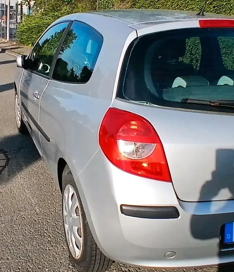 Usata Renault Clio II 75 CV (55 kW) 2009 Argento Utilitaria