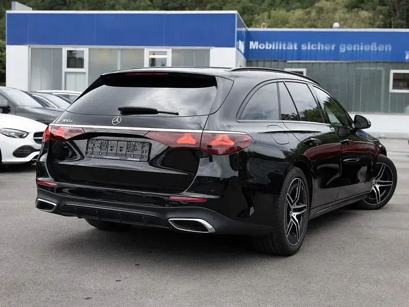 Gebraucht Mercedes E300 AMG 204 PS (150 kW) 2024 Schwarz obsidianschwarz metall Kombi