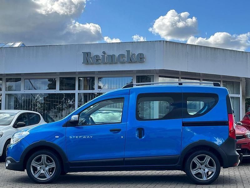 Blau Gebraucht 2020 Dacia Dokker Stepway Van | 17.790 € - Bild 1/4