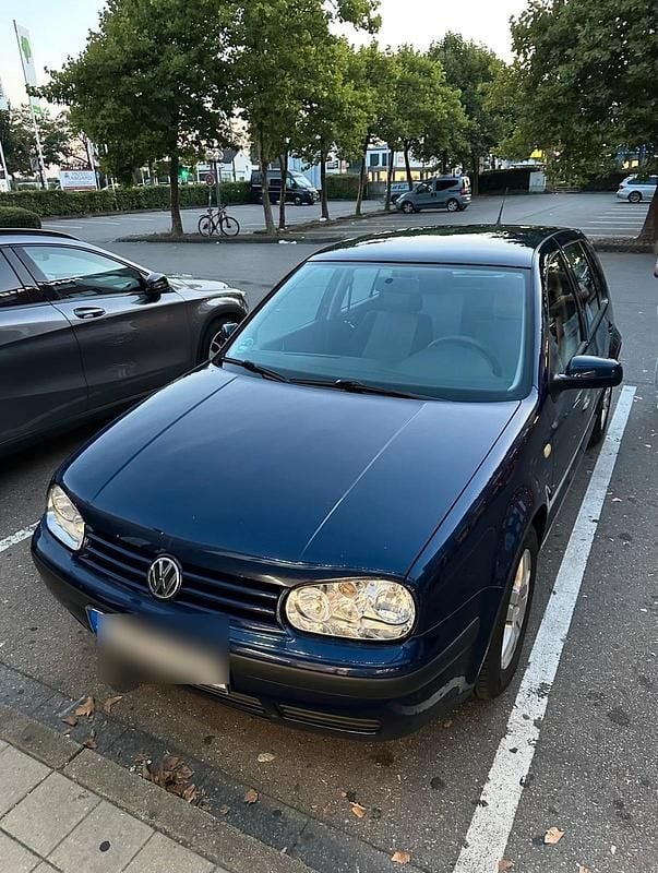 Blau Gebraucht 1999 VW Golf IV Kleinwagen | 2.100 € (Etwas zu teuer) - Bild 1/3