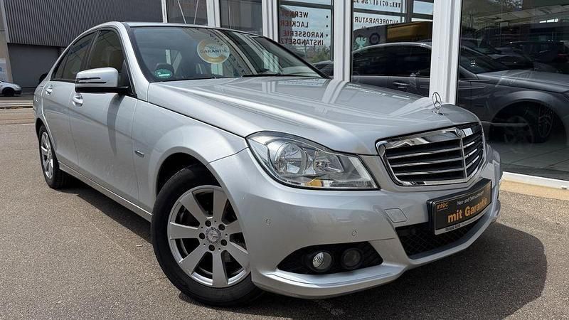 Iridiumsilber Gebraucht 2012 Mercedes C180 Limousine | 13.490 € (Fairer Preis) - Bild 1/4