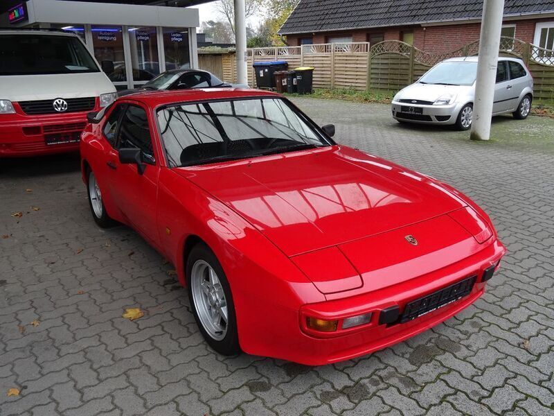 Rot Gebraucht 1982 Porsche 944 Coupé | 23.000 € - Bild 1/4