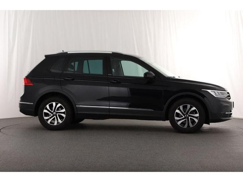 Gebraucht VW Tiguan Active 150 PS (110 kW) 2022 Schwarz SUV