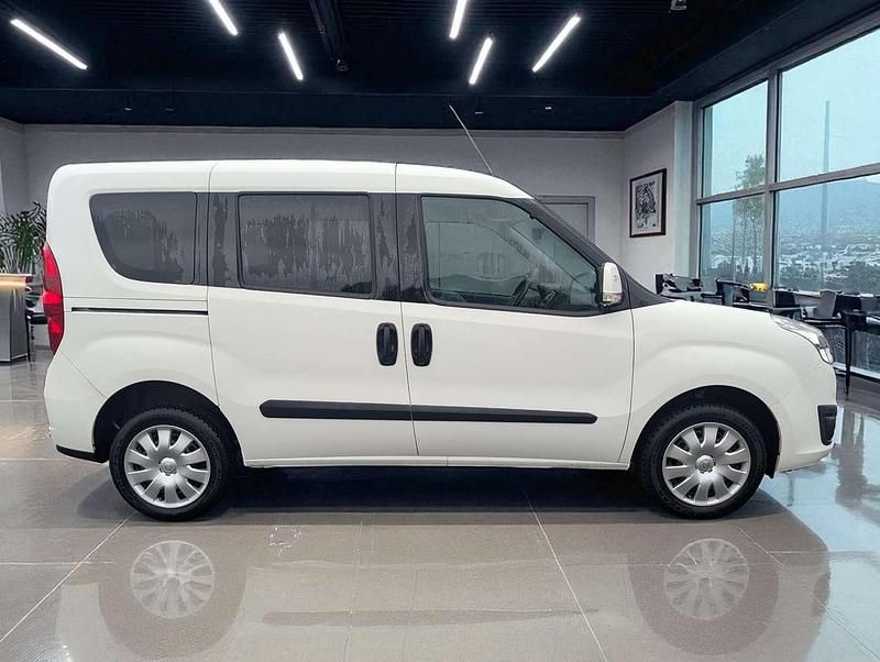 Gebraucht Opel Combo 120 PS (88 kW) 2017 Polar white Van / Kleinbus
